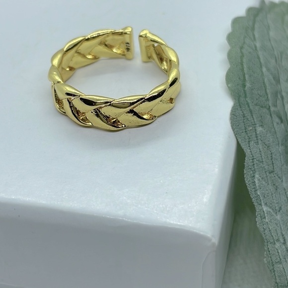 Gold Woven Band Ring - Picture 8 of 15